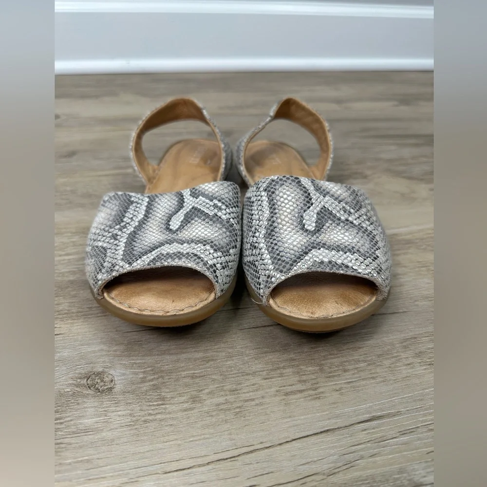 Born White Snake Skin Trang Leather Sandals Size 7